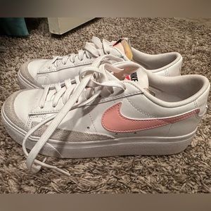 WOMEN'S NIKE BLAZER LOW PLATFORM CASUAL SHOES
